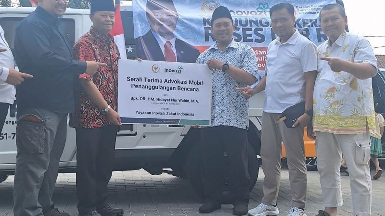 Wakil Ketua MPR Hidayat Nur Wahid menyalurkan Mobil Tanggap Bencana untuk warga Jakarta Selatan. Langkah ini diharapkan tingkatkan respons penanganan musibah.