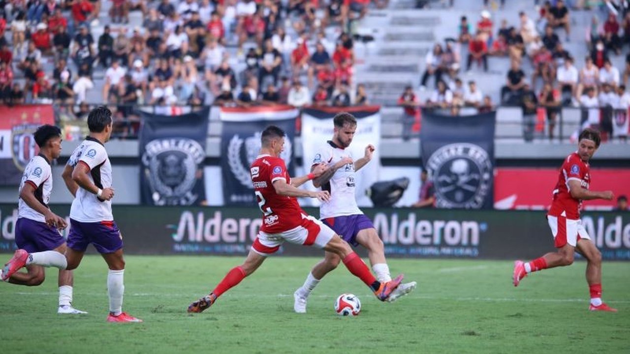 Pelatih Persik Kediri, Ong Kim Swee, memuji penampilan timnya yang berhasil menahan imbang Bali United 1-1 di laga perdana Liga 1, meski gol penyama kedudukan tercipta di menit akhir.