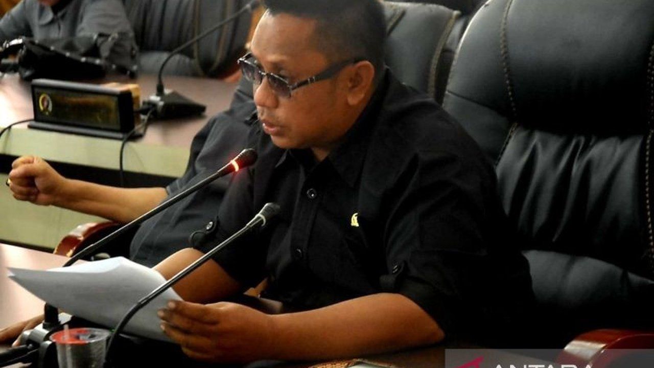 DPRD Gorontalo Utara mendesak Bank Sulut Gorontalo (BSG) untuk mempermudah akses Kemudahan KUR BSG bagi masyarakat, mengingat besarnya kepemilikan saham Pemda di bank tersebut.