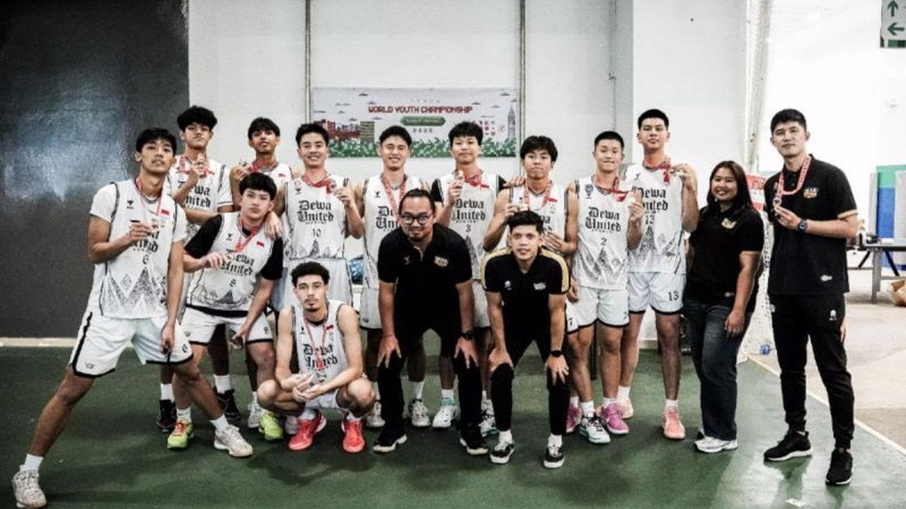 Dewa United Academy KU-18 berhasil meraih perunggu di World Youth Championship 2025 Singapura, menunjukkan konsistensi dan mentalitas juara. Bagaimana mereka mengalahkan tim kuat lainnya?