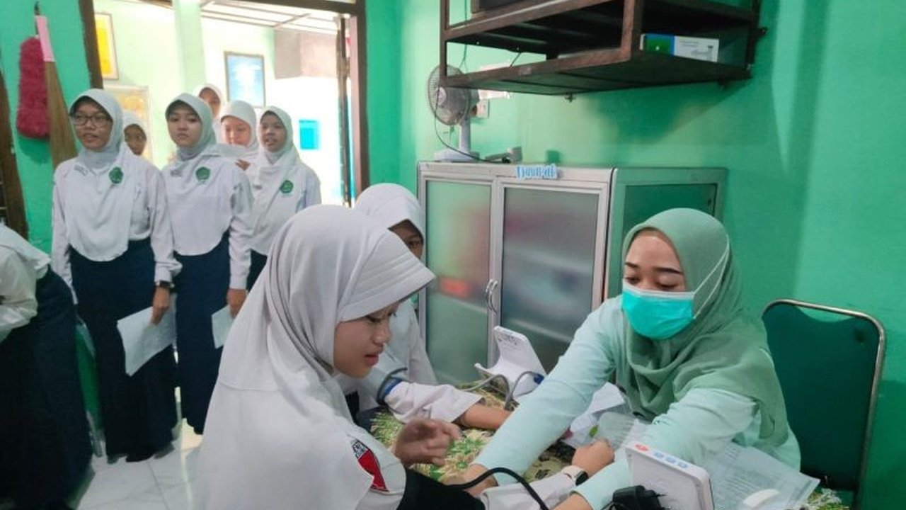 Capaian Program Cek Kesehatan Gratis (CKG) di Kota Kediri baru 13,27 persen hingga Juli 2025. Kini, Pemkot Kediri sasar pelajar untuk genjot target. Akankah berhasil?