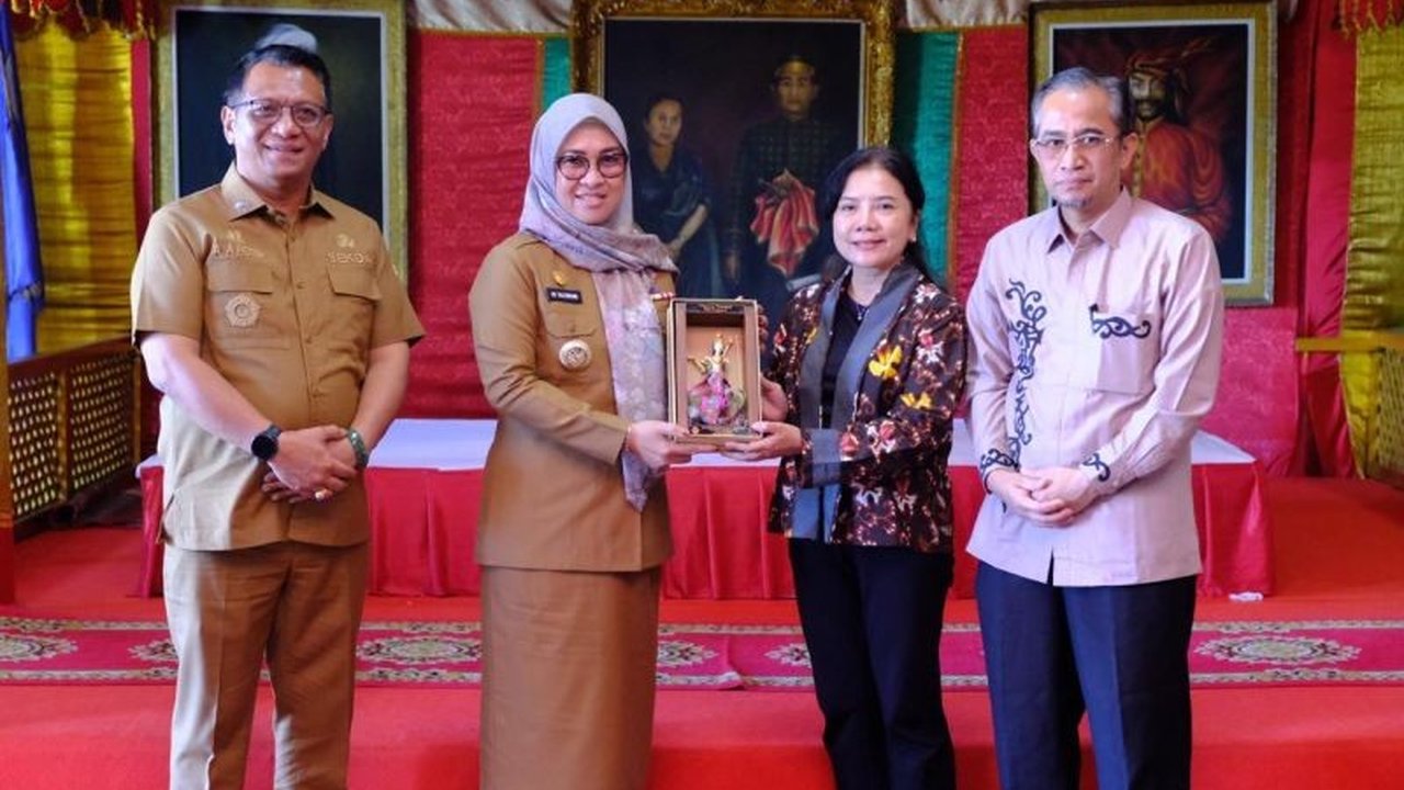 Kementerian Kebudayaan RI dan Pemkab Gowa membahas kelanjutan pembangunan replika Istana Balla Lompoa di Afrika Selatan, menjadi jembatan emosional dan budaya bagi diaspora Gowa.