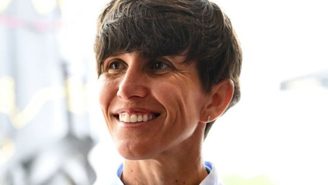 Sonia Bermudez resmi ditunjuk sebagai pelatih baru timnas putri Spanyol. Simak perjalanan kariernya dari pemain bintang hingga kini menakhodai La Roja!