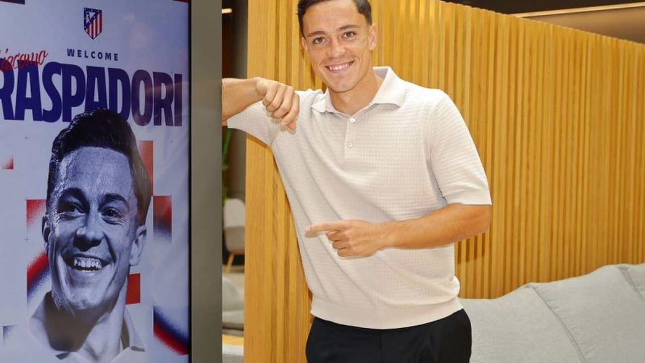 Atletico Madrid sukses merekrut penyerang timnas Italia, Giacomo Raspadori dari Napoli, memperkuat lini serang dengan kontrak lima tahun. Berapa nilai transfernya?