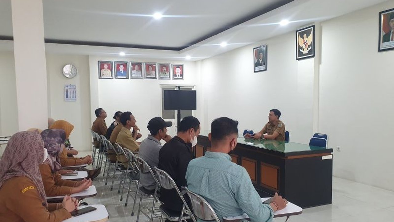 BKPSDM Tulungagung menerima aspirasi ribuan honorer terkait skema PPPK Paruh Waktu yang diharapkan menjadi jembatan kepastian status. Simak batas akhir pengusulannya!