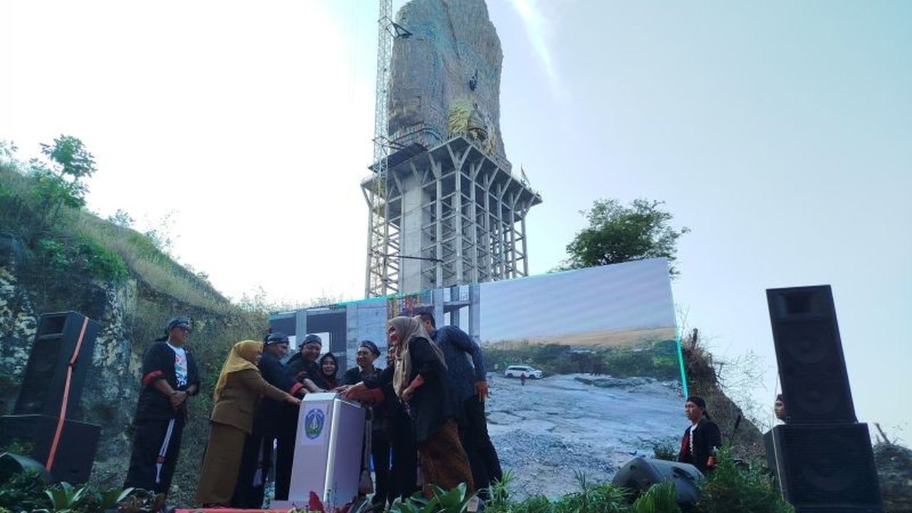 Menteri Kebudayaan Fadli Zon meresmikan tahap I Monumen Reog Ponorogo, ikon baru yang diklaim lebih tinggi dari GWK Bali. Simak detail pembangunannya!