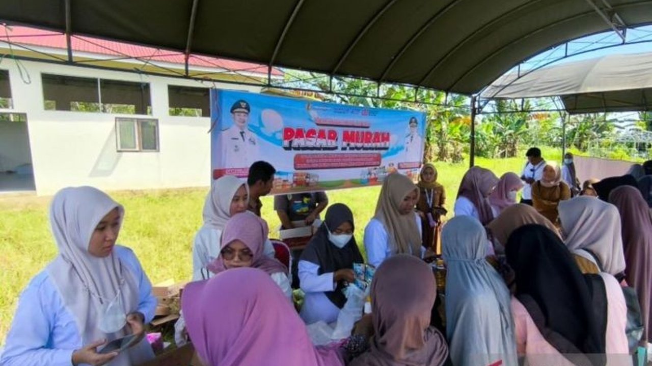 Dinas Perdagangan HST menggelar pasar murah di delapan kecamatan menjelang Maulid Nabi, bertujuan menjaga stabilitas harga pangan dan meringankan beban masyarakat.