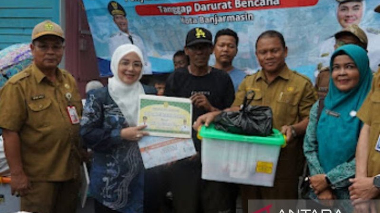 Pemerintah Kota Banjarmasin bergerak cepat menyalurkan Bantuan Korban Kebakaran Banjarmasin yang melanda 23 rumah di Pelabuhan. Simak detail bantuan dan pesan penting Pemkot!