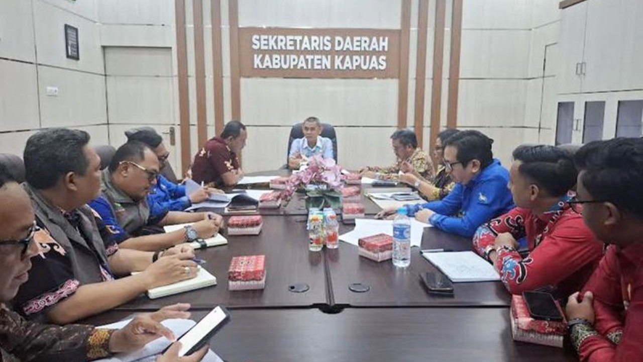 Pemerintah Kabupaten Kapuas akan memamerkan Produk Unggulan Kapuas seperti kerajinan rotan, getah nyatu, dan olahan ikan di Apkasi Otonomi Expo 2025. Penasaran apa saja yang akan ditampilkan?