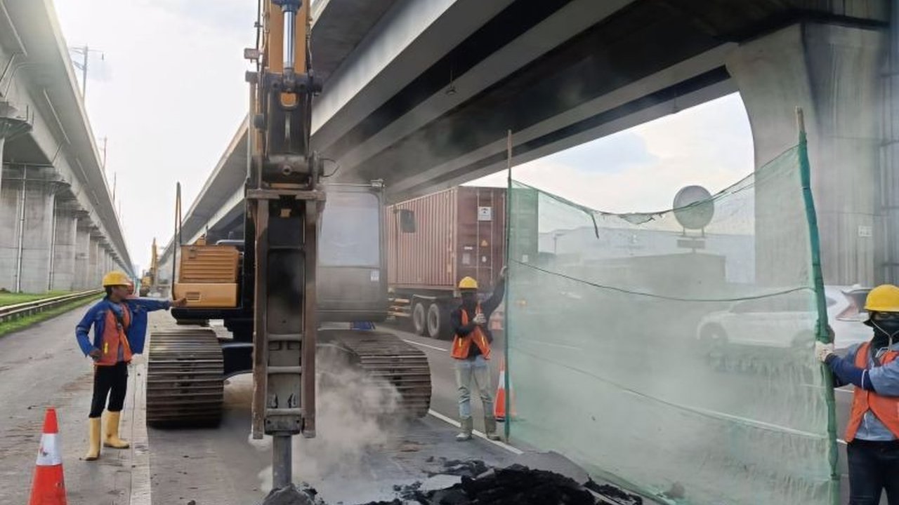 PT Jasamarga Transjawa Tol mengumumkan adanya perbaikan jalan di KM 35 arah Cikampek Ruas Tol Jakarta-Cikampek. Antisipasi perjalanan Anda demi kenyamanan!