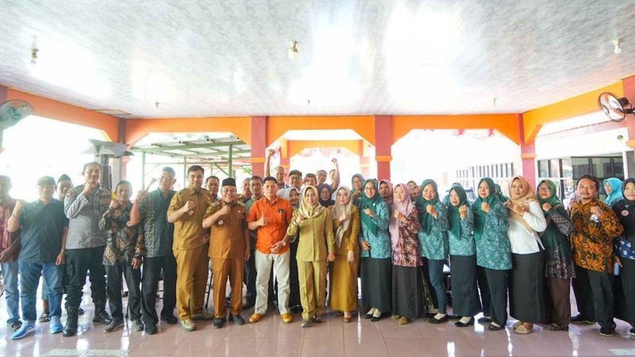 Pemerintah Kota Mojokerto menjadikan Koperasi Merah Putih (KMP) sebagai tulang punggung ekonomi masyarakat. Simak bagaimana KMP mampu mencapai omzet fantastis dan memperkuat ketahanan pangan.