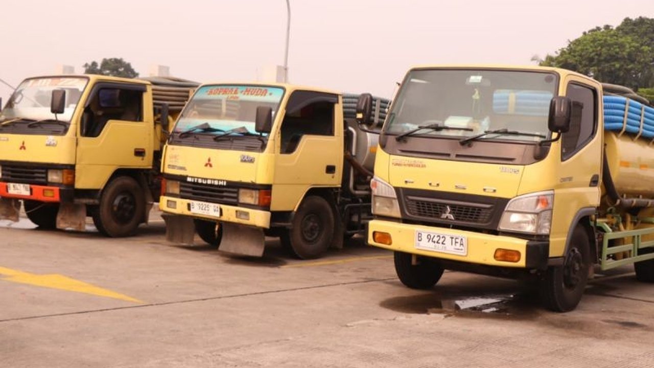 Dinas Lingkungan Hidup DKI Jakarta akan menjatuhkan sanksi berat bagi pelaku pembuangan limbah tinja sembarangan, termasuk pencabutan izin usaha dan ancaman pidana.