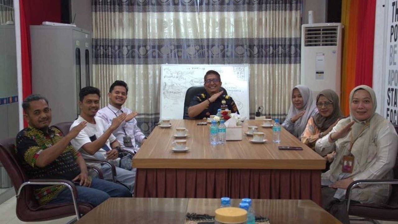 Bea Cukai Lhokseumawe aktif mendampingi UMKM agar mampu menembus pasar ekspor. Simak bagaimana program ini membantu UMKM 'naik kelas' ke kancah global!