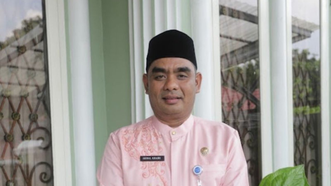 Realisasi investasi Pekanbaru pada Triwulan II 2025 mencapai Rp4,12 triliun, melampaui target awal. Simak rincian Penanaman Modal Dalam Negeri (PMDN) dan Asing (PMA) yang mendorong pertumbuhan investasi Pekanbaru ini.