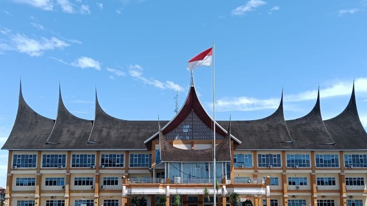 Pemerintah Kabupaten Pasaman Barat merancang program inovatif untuk mendongkrak Pertumbuhan Ekonomi Pasaman Barat, menargetkan kenaikan signifikan pada 2025. Penasaran strateginya?