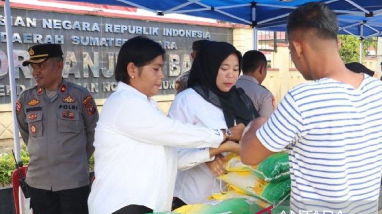 Polres Tanjungbalai sukses menggelar Gerakan Pangan Murah dengan menyediakan 1 ton beras SPHP yang ludes dalam dua jam, membantu masyarakat mendapatkan pangan terjangkau.