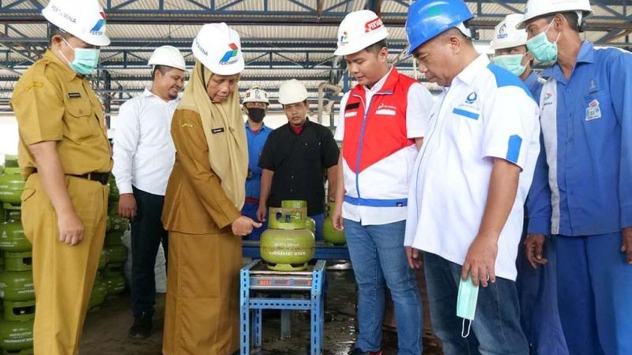 Pemkab Lumajang bergerak cepat memastikan ketersediaan elpiji subsidi 3 kg di pasaran setelah sempat terjadi kelangkaan, dengan menambah pasokan dan edukasi.