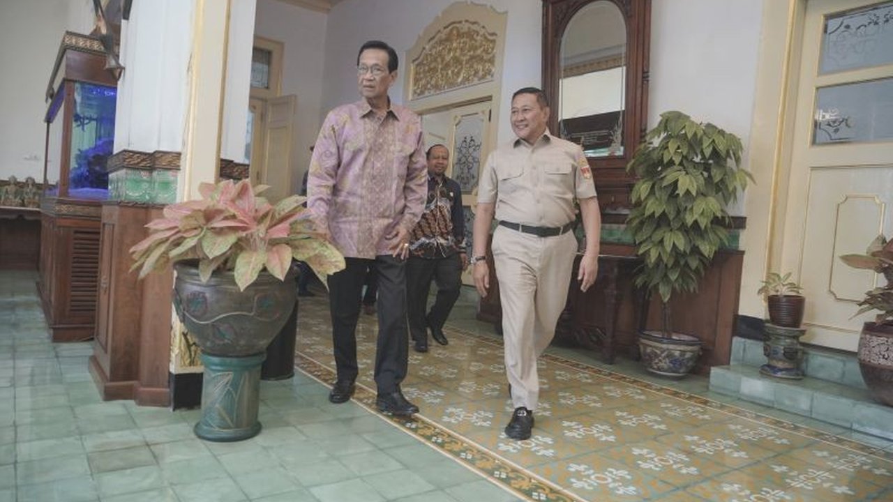 Gubernur DIY, Sri Sultan Hamengku Buwono X, memberikan dukungan penuh agar Bukittinggi diakui sebagai Kota Perjuangan, mengingat peran historisnya sebagai ibu kota darurat.