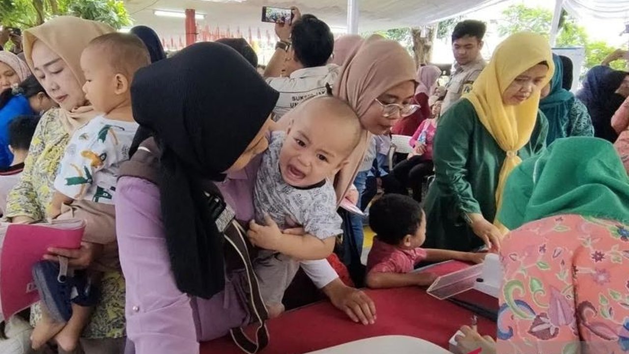 Suku Dinas Perpustakaan dan Kearsipan Jakarta Barat meluncurkan Program CINTA, inisiatif unik yang melatih ibu hamil dan balita storytelling untuk optimalkan perkembangan otak bayi dan cegah stunting.