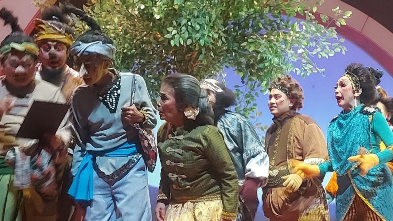 Teater Koma akan mementaskan lakon fantasi 'Mencari Semar' dengan nuansa fiksi ilmiah, membawa penonton dalam perjalanan waktu yang unik dan memikat.