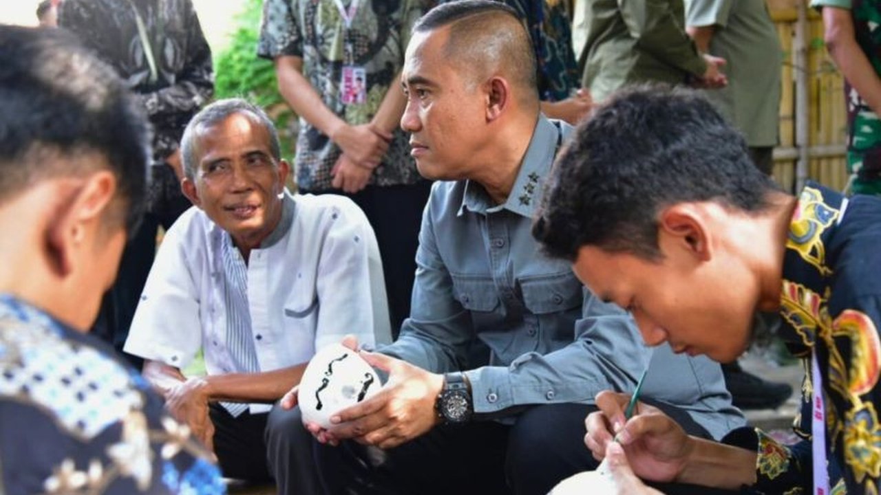 BNPT menekankan pentingnya kolaborasi dalam pencegahan terorisme di desa, sejalan dengan RPJMN 2025-2029. Bagaimana program Desa Siapsiaga memperkuat ketahanan masyarakat?