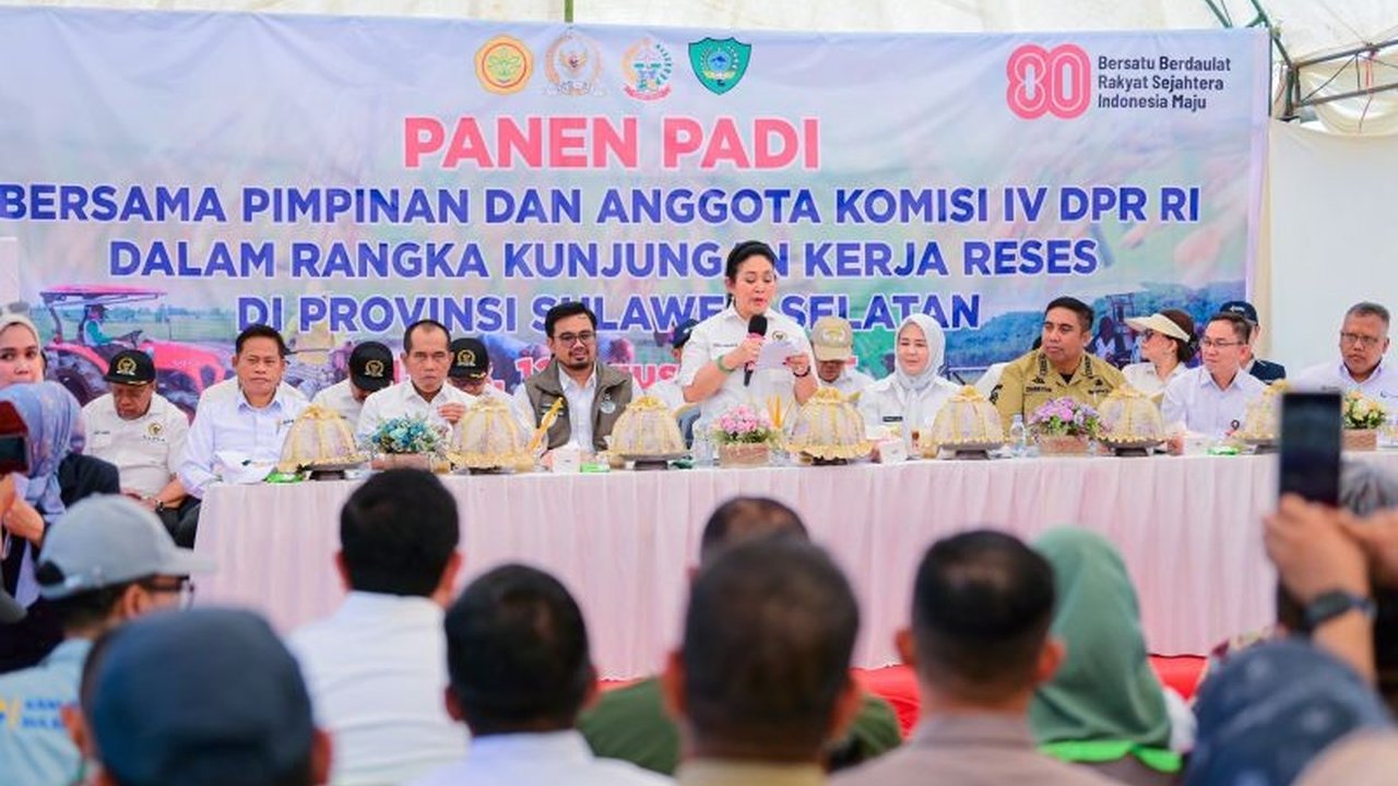 Kementerian Pertanian (Kementan) menyalurkan Bantuan Bibit senilai Rp1,32 miliar kepada Pemkab Maros, Sulawesi Selatan. Langkah ini bertujuan meningkatkan produksi pangan dan memperkuat ketahanan nasional.