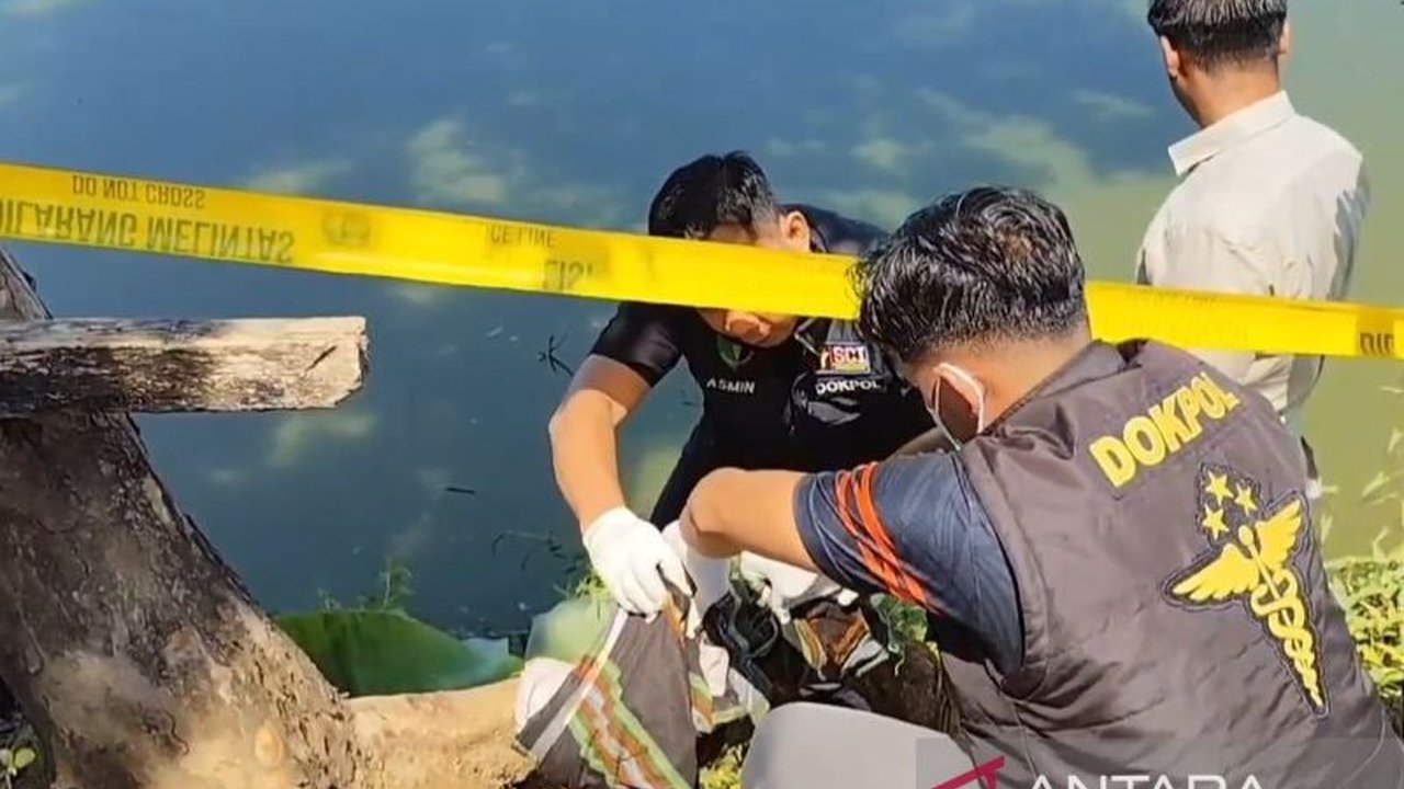 Satuan Reskrim Polres Gowa tengah menyelidiki kasus penemuan mayat bayi laki-laki terbungkus kain kafan di Danau Mawang, memicu pertanyaan besar tentang penyebab kematian dan motif pembuangan.