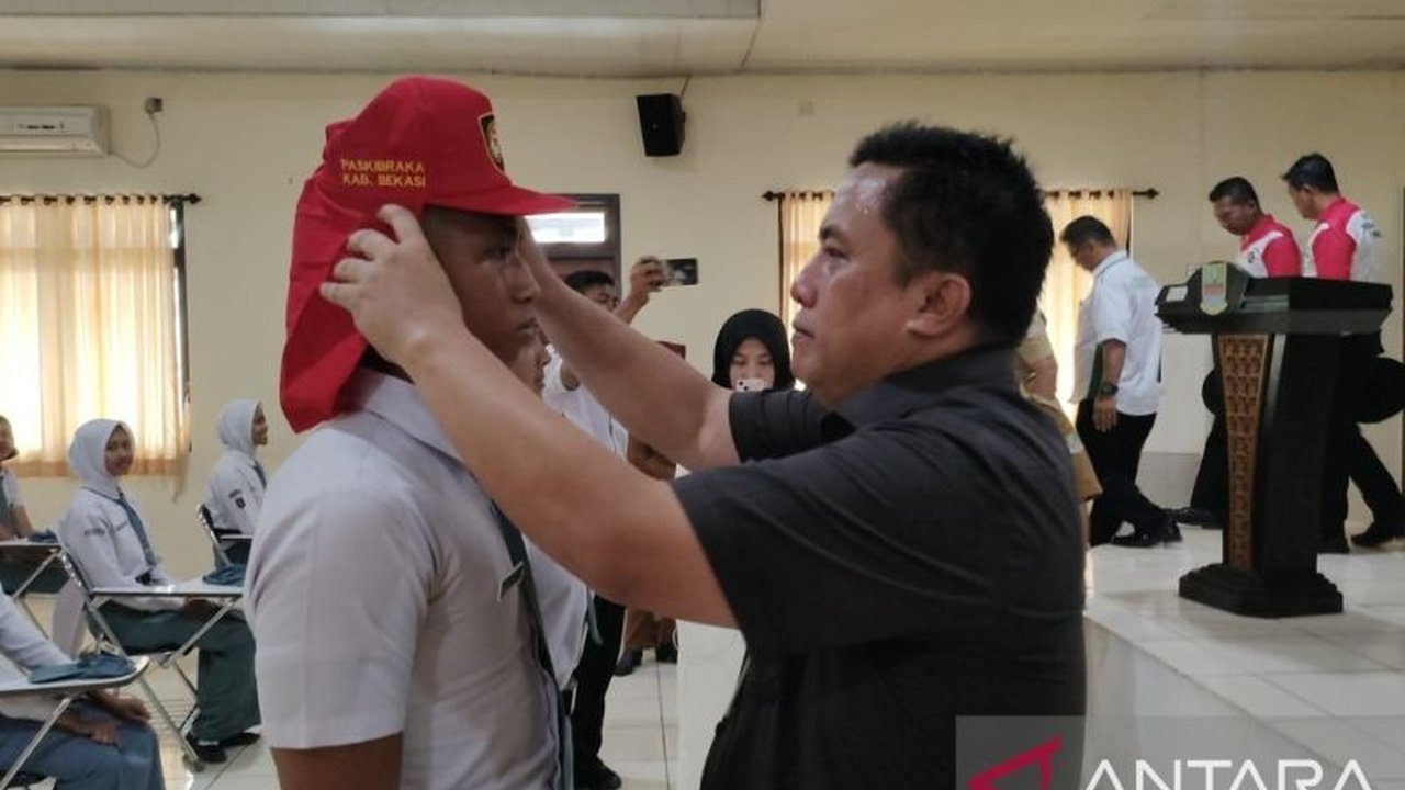 Anggota Paskibraka Kabupaten Bekasi memulai pemusatan latihan intensif di BLK Tambun Utara, mempersiapkan diri untuk mengibarkan bendera pada HUT ke-80 RI.