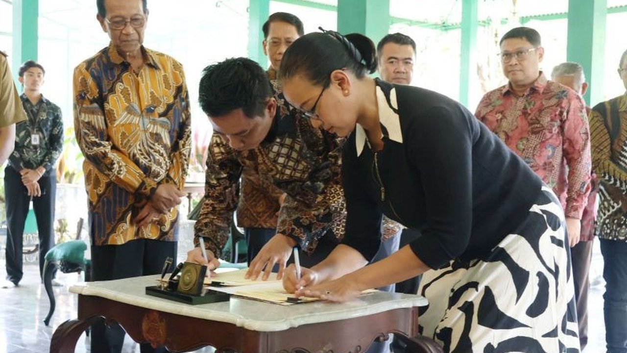 PT KAI dan Keraton Yogyakarta jalin kerja sama strategis untuk perkuat transportasi publik Yogyakarta, manfaatkan tanah Kasultanan demi konektivitas dan pariwisata. Apa dampaknya bagi mobilitas warga?