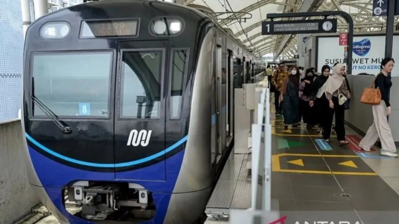 Nikmati tarif spesial Rp80 untuk MRT Jakarta dan Transjakarta selama dua hari penuh! Kebijakan ini hadir sebagai bagian dari perayaan HUT RI ke-80, mendorong mobilitas hemat dan ramah lingkungan.