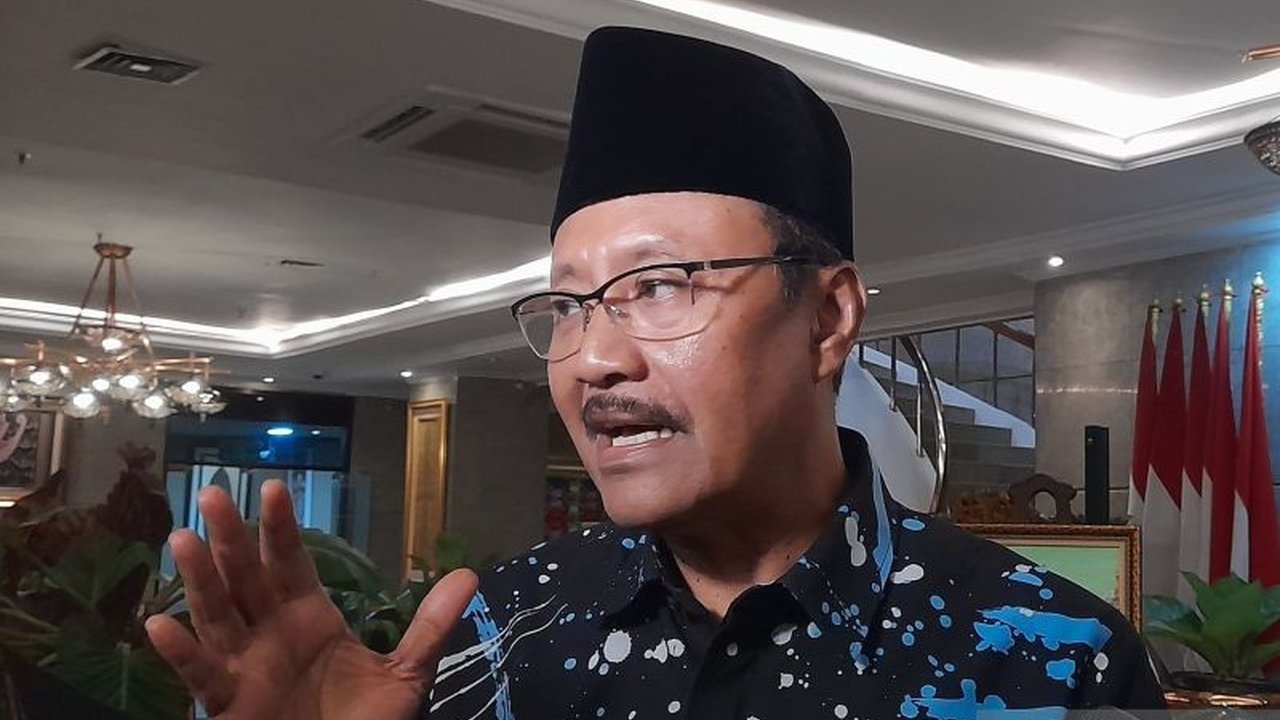 Kementerian Sosial tengah menguji coba penggunaan Payment ID dalam penyaluran bansos. Inovasi ini diharapkan mampu meningkatkan transparansi dan efisiensi, namun tantangan digitalisasi masih menjadi perhatian utama.