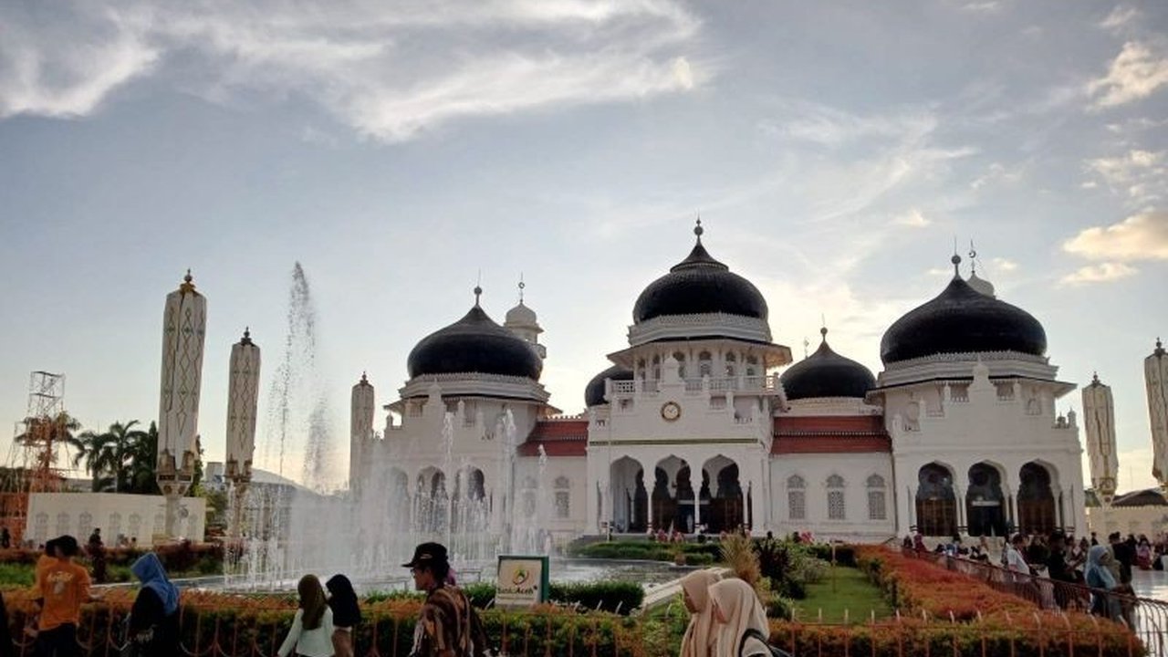 Pemprov Aceh menggandeng PHRI untuk memajukan pariwisata Aceh, didukung potensi alam dan tingkat kriminalitas terendah. Bagaimana strategi kolaborasi ini akan menarik lebih banyak wisatawan?