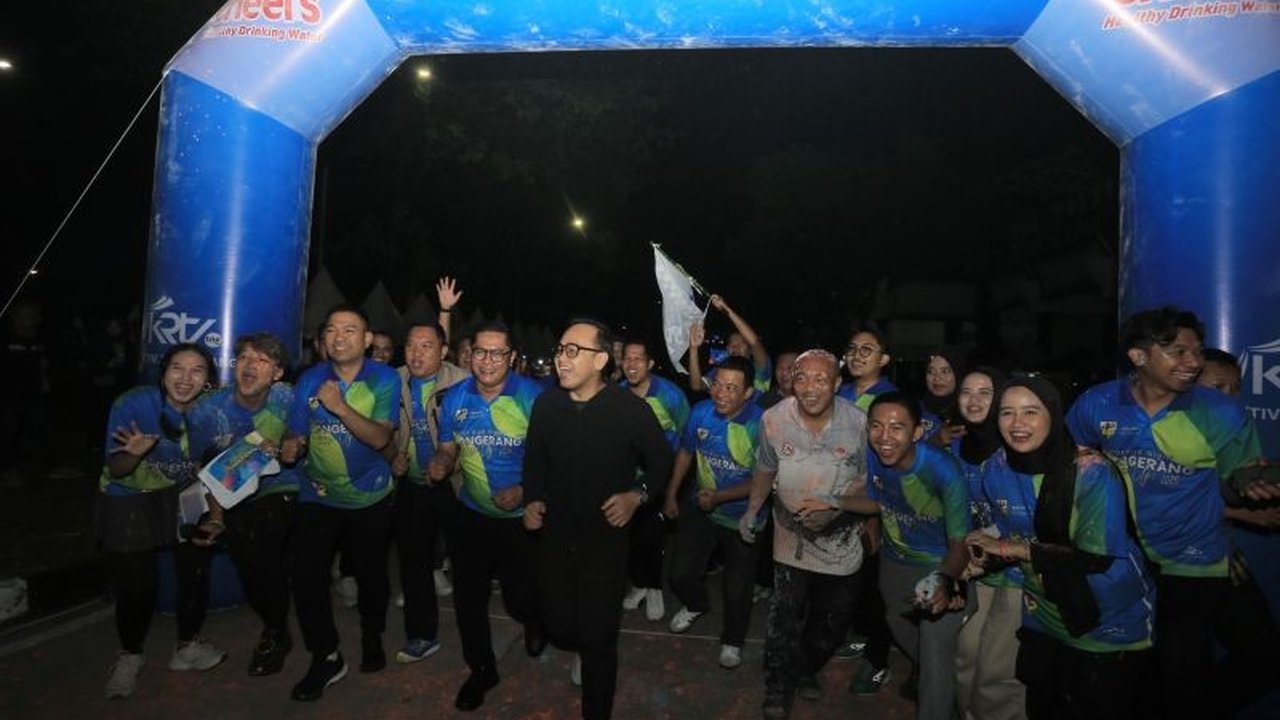 Ketua KNPI Banten motivasi pemuda hidup sehat melalui 'Color Run Night Tangerang 2025' dengan hadiah fantastis. Simak bagaimana inisiatif ini menginspirasi ribuan peserta!