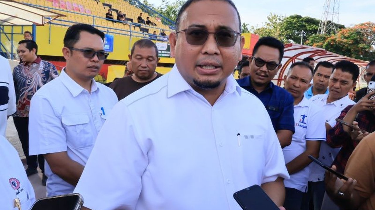 Kementerian PU akan merenovasi total Stadion Haji Agus Salim di Padang dengan standar AFC, menelan biaya hingga Rp150 miliar. Bagaimana nasib Semen Padang FC selama renovasi?