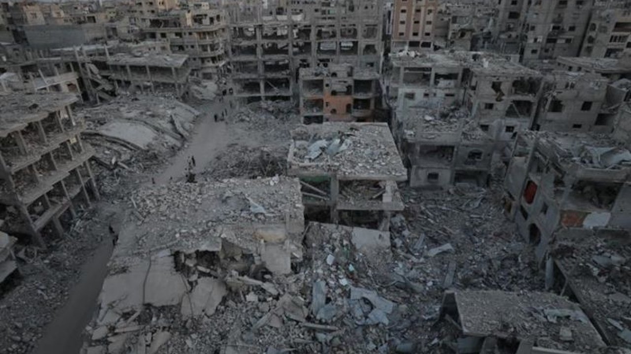 Prancis mengeluarkan peringatan keras terkait rencana pendudukan militer Israel di Jalur Gaza, menyebutnya sebagai 'bencana' dan 'eskalasi'. Bagaimana Peringatan Prancis Gaza ini mempengaruhi situasi kemanusiaan dan kebebasan pers di sana?