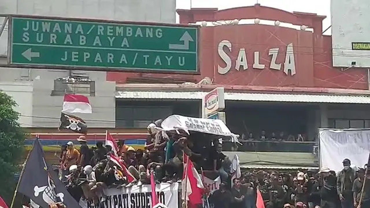 Demo pati berujung ricuh