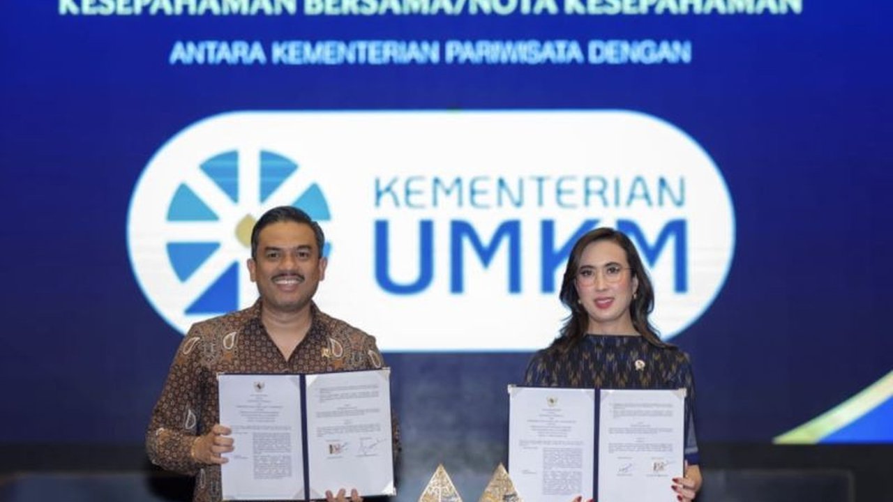 Kementerian UMKM dan Kemenpar perkuat sinergi UMKM Pariwisata di kawasan wisata. Kolaborasi ini diharapkan dorong penyerapan tenaga kerja dan ekonomi daerah. Simak detailnya!