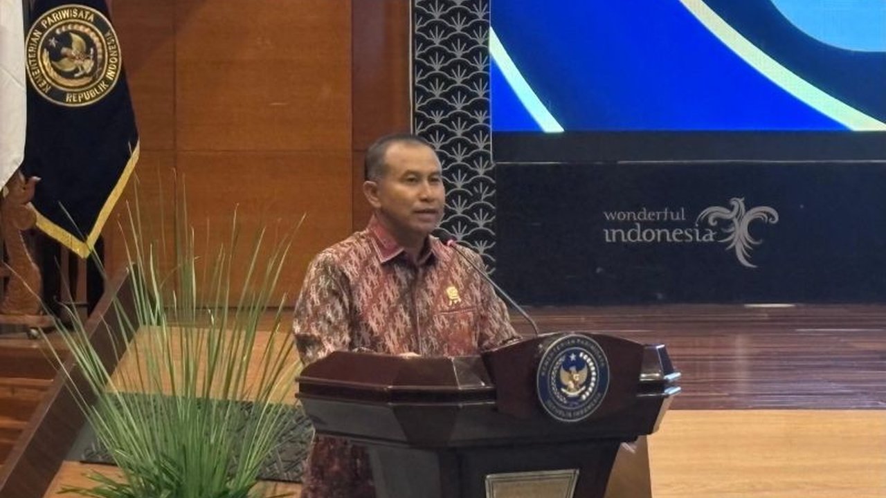 Basarnas dan Kemenparekraf bersinergi memperkuat keselamatan wisatawan di Indonesia. Simak upaya kolaborasi dan tantangan yang dihadapi demi zero accident di destinasi wisata.