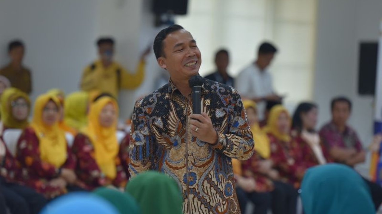 Menteri BKKBN sebut magang mahasiswa krusial untuk bonus demografi. Bagaimana program ini membentuk SDM produktif demi Indonesia Emas 2045?