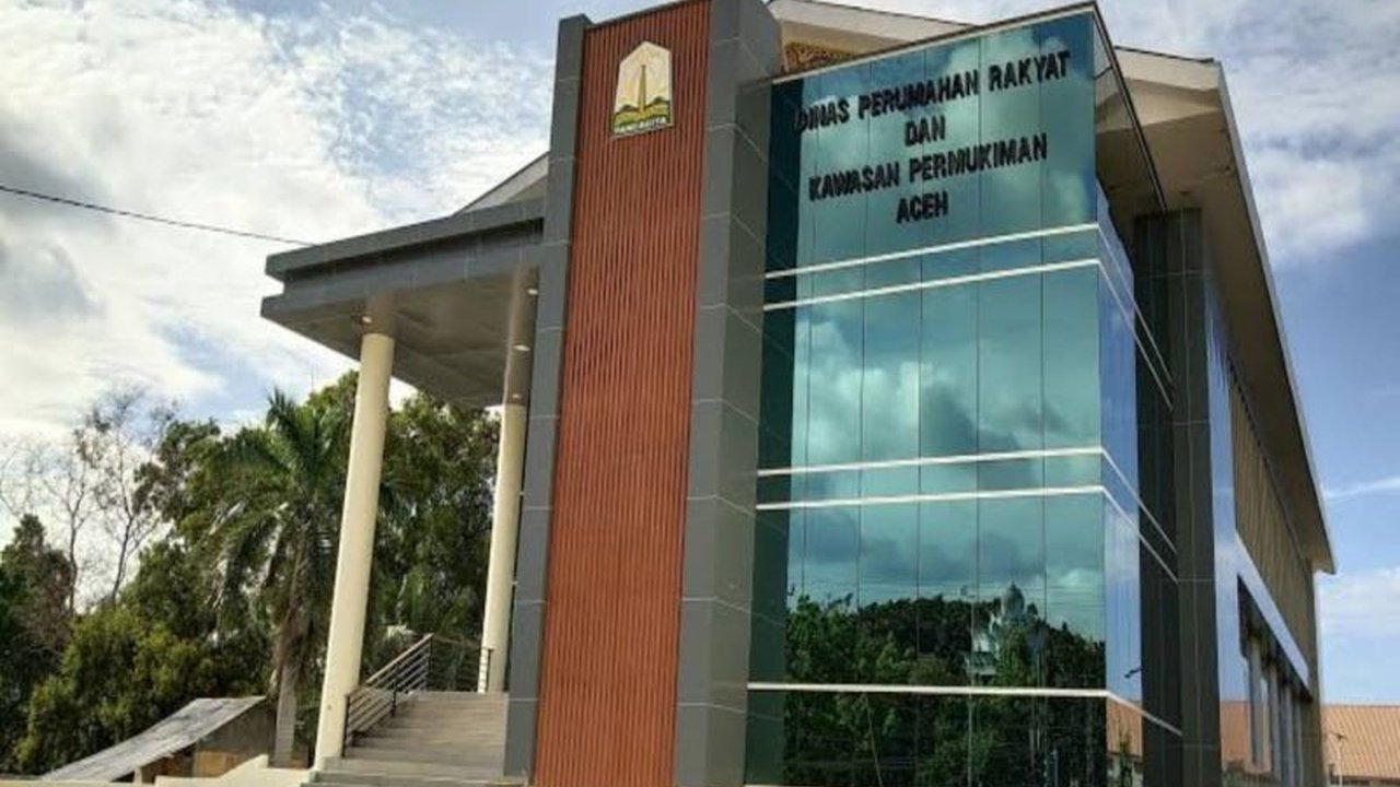 Dinas Perkim Aceh Didatangi Pria berjumlah 15 orang yang diduga mengancam pejabat demi proyek, memicu ketegangan dan pertanyaan besar.