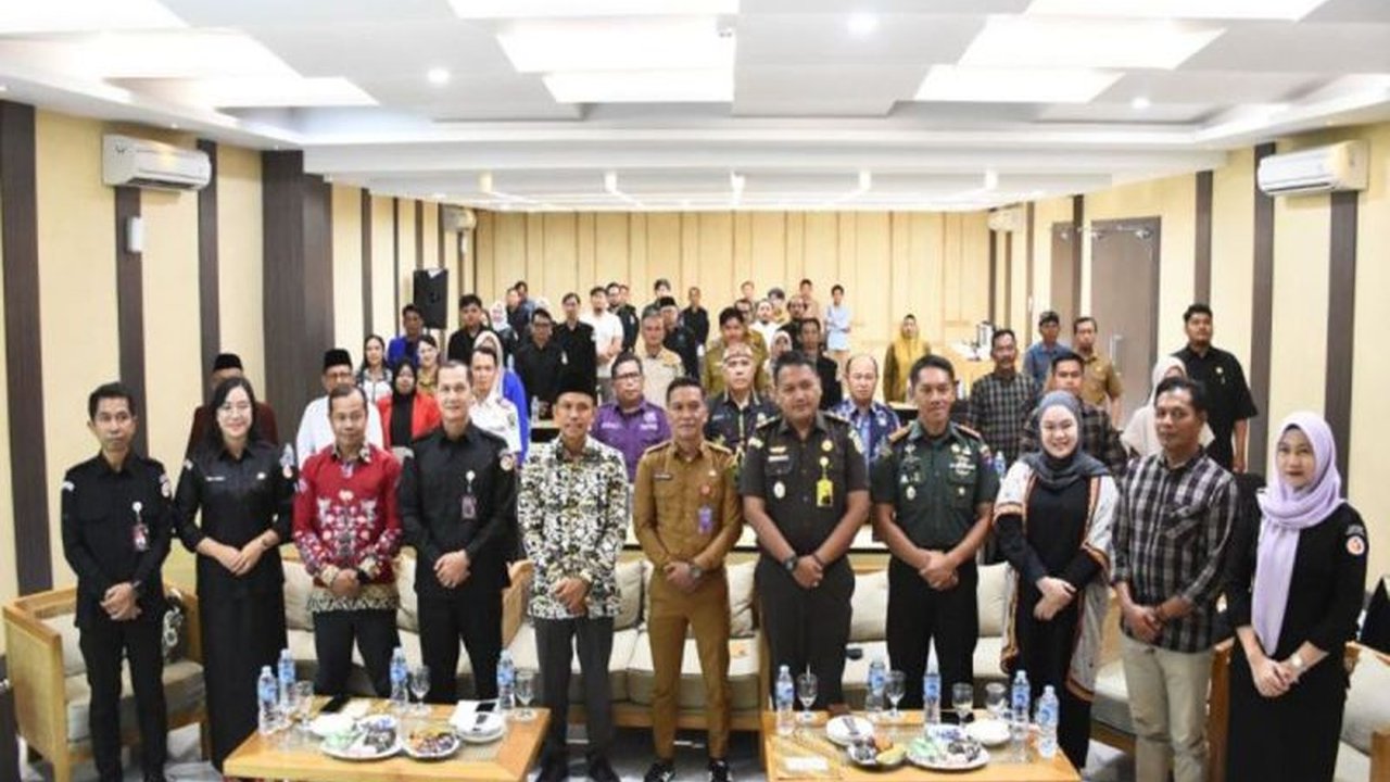 Pemerintah Kabupaten Kapuas menegaskan komitmennya mendukung penguatan pengawas pemilu, sebuah langkah krusial demi menjaga integritas demokrasi di tengah tantangan yang kian kompleks.