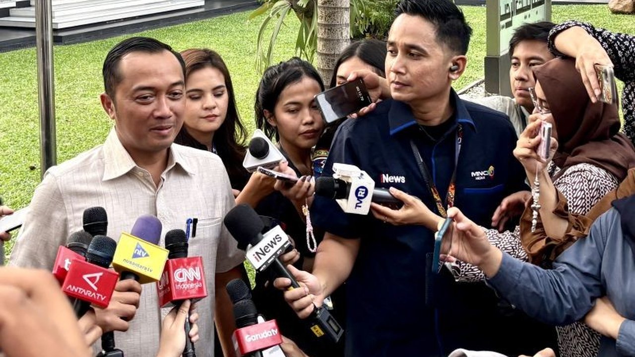 Mensesneg Prasetyo Hadi imbau pejabat publik tidak arogan menyusul kasus Bupati Pati Sudewo yang picu kericuhan massa terkait kebijakan pajak. Apa respons Istana?