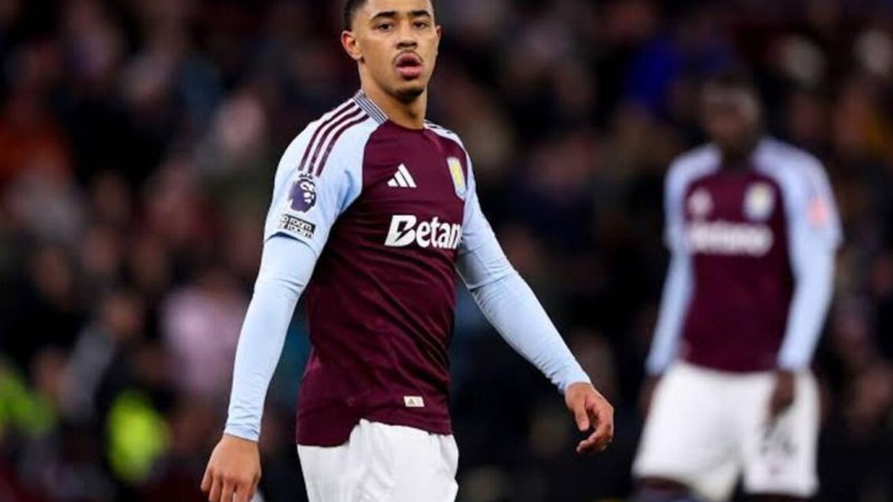 Newcastle United dikabarkan selangkah lagi mengamankan gelandang Aston Villa, Jacob Ramsey. Transfer fantastis ini bernilai Rp875 miliar, siap menambah kekuatan The Magpies.