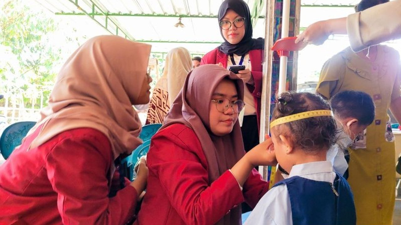 Mahasiswa FK UMM aktif dalam program PMM di Situbondo, fokus pada penyuluhan gizi untuk Pencegahan Stunting Balita. Bagaimana kontribusi mereka di lapangan?
