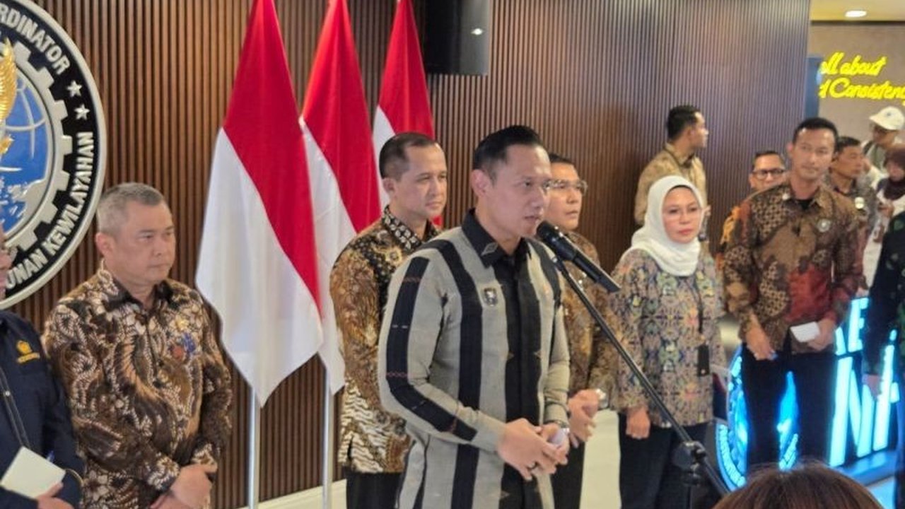 Menteri AHY mengungkapkan instruksi Presiden Prabowo untuk melanjutkan proyek Kereta Cepat Jakarta-Surabaya, menjanjikan efisiensi waktu tempuh dan konektivitas. Simak detail rencana ambisius ini!