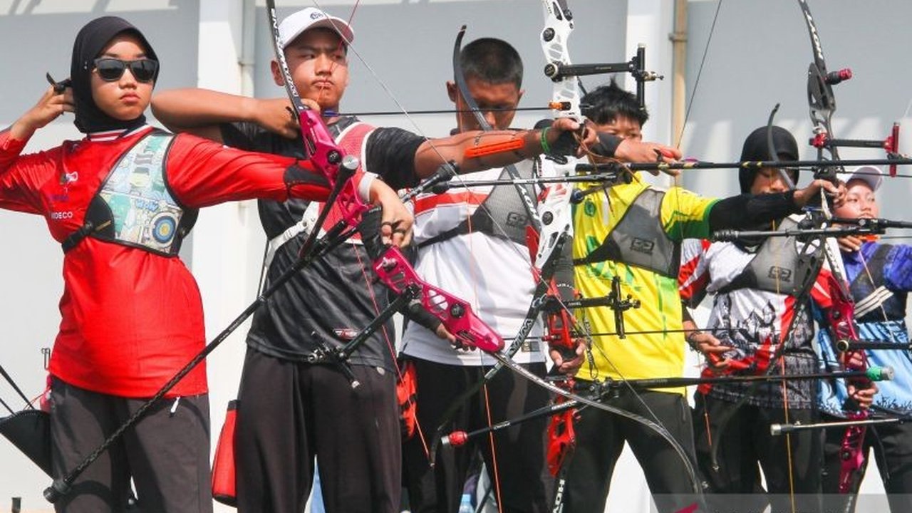 Enam Atlet Panahan Remaja Indonesia akan berkompetisi di Kejuaraan Dunia Panahan Remaja di Kanada. Simak persiapan dan harapan mereka untuk mengharumkan nama bangsa!