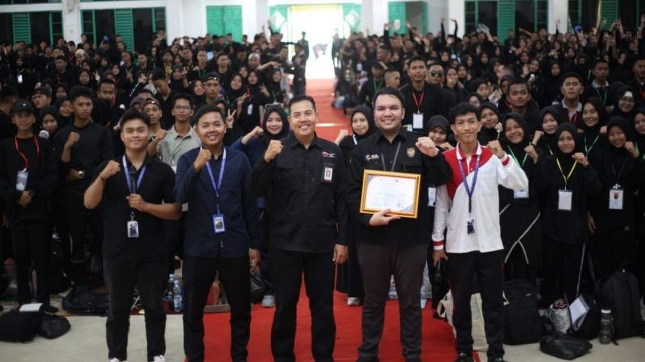 OJK Kalteng berikan edukasi literasi keuangan mahasiswa baru UIN Palangka Raya, ajarkan prinsip 2L (Legal dan Logis) agar cerdas memilih produk keuangan. Simak tips pengelolaan keuangan yang efektif!