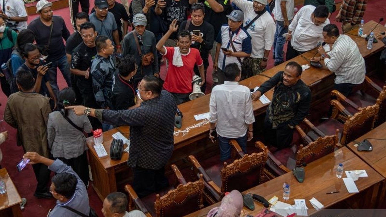 Berbagai peristiwa Hukum Kemarin menjadi sorotan, mulai dari dugaan keterlibatan Bupati Pati dalam kasus DJKA, penahanan dosen UGM, hingga penyitaan puluhan kilogram ganja dari kampus UIN Suska. Apa saja detailnya?
