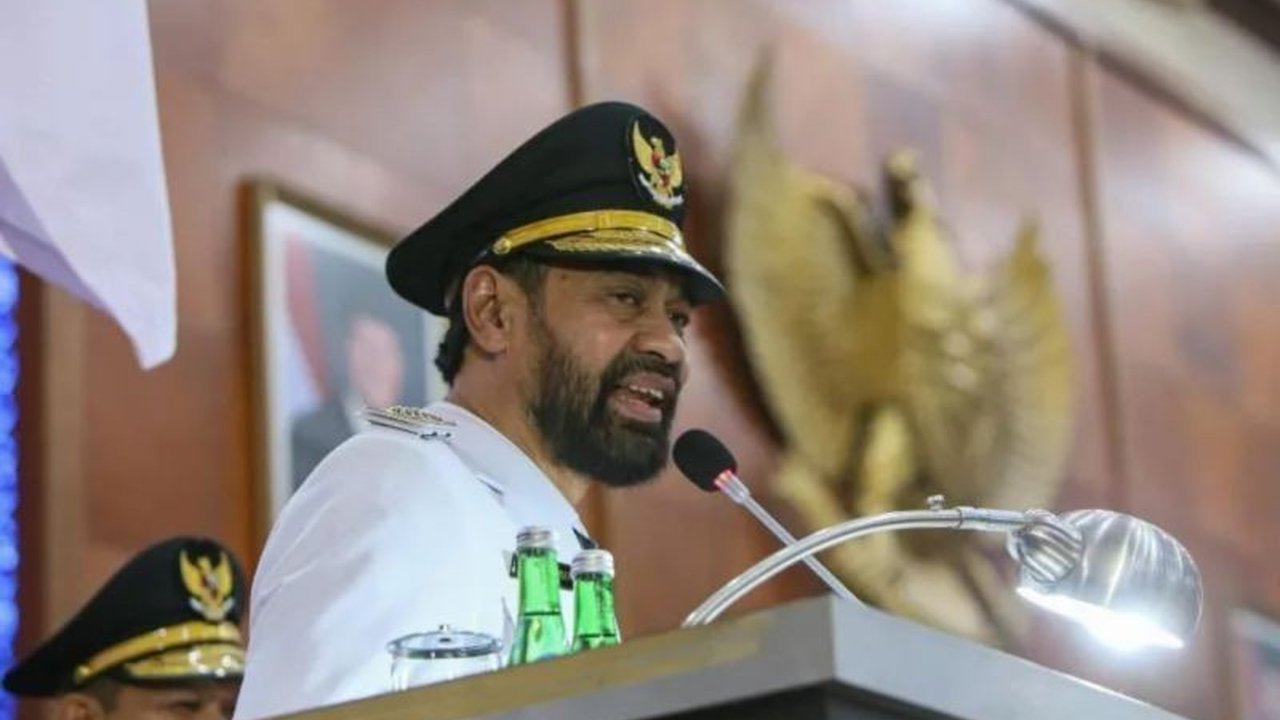 Gubernur Aceh Muzakir Manaf meminta warganya bersabar dan tidak mengibarkan Bendera Bulan Bintang jelang peringatan 20 tahun perdamaian Aceh.