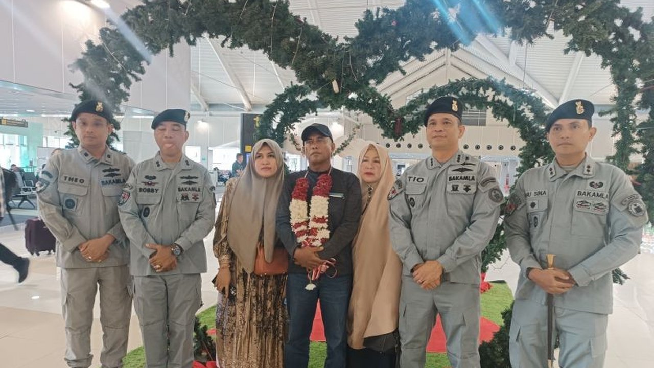 Setelah 12 hari terapung di laut lepas hingga perairan Filipina, Jufri Mokodompis, seorang penjaga rumpon, akhirnya dipulangkan ke Manado. Bagaimana kisah penyelamatannya?